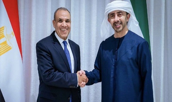  العرب اليوم - عبدالله بن زايد يجري اتصالات هاتفية لبحث الاعتداءات الإيرانية على دول المنطقة