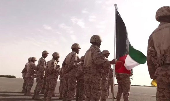  العرب اليوم - الكويت تنعى ضابطين من أمن الحدود وتسيطر على حريق خزانات وقود المطار عقب هجوم صاروخي وطائرات مسيرة إيرانية