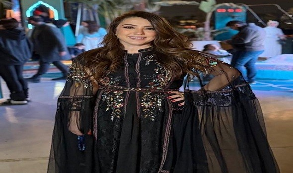  العرب اليوم - إطلالات النجمات بالأسود في رمضان أناقة كلاسيكية تخطف الأنظار