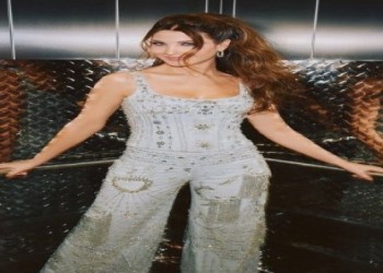  العرب اليوم - نانسي عجرم وأنغام تتصدران موضة إطلالات السهرة اللامعة