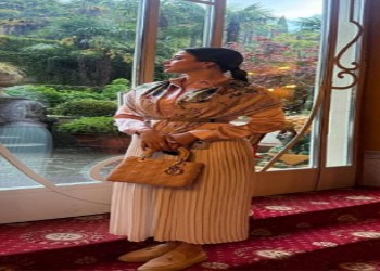  العرب اليوم - يارا السكري تتألق بإطلالات كلاسيكية راقية