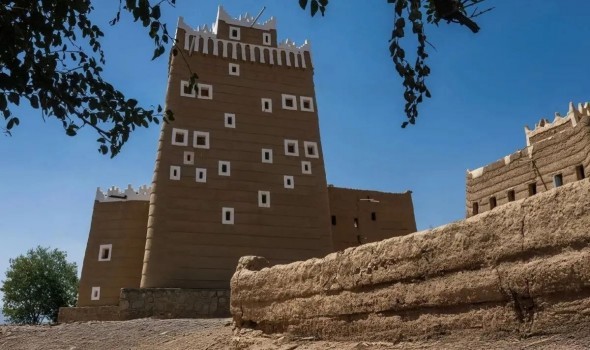  العرب اليوم - قرية المشكاة التراثية 12 قصرًا طينيًا تروي حكايات 300 عام في نجران