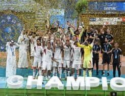  العرب اليوم - لاعبو الوحدة يحتفلون بالتتويج بلقب كأس مصرف أبوظبي الإسلامي بعد الفوز على العين بركلات الترجيح