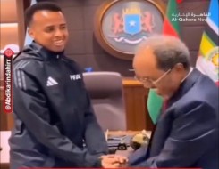  العرب اليوم - صوماليون يطلقون حملة تبرعات لدعم الحكم الدولي عمر عبد القادر عرتان بعد استبعاده من مونديال 2026