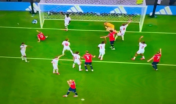  العرب اليوم - تهديد لاعب بالقتل بعد فرصة ضائعة في المونديال