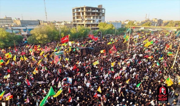  العرب اليوم - وصول نعش خامنئي إلى مشهد في ختام مراسم تشييع حاشدة امتدت 6 أيام بين إيران والعراق