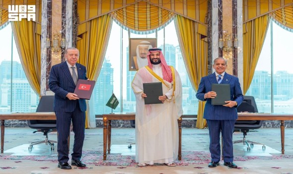  العرب اليوم - قمة مكة تُثمر تحالفا عسكريا ثلاثيا بين السعودية وتركيا وباكستان لإعادة رسم معادلة الأمن الإقليمي
