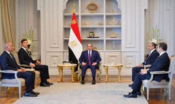 العرب اليوم - السيسي يستقبل كوشنير صهر ترامب في العلمين