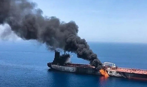  العرب اليوم - إيران تعلن احتراق ناقلة نفط في خليج عُمان وغرق سفينة حاويات بمضيق هرمز
