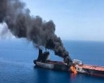 العرب اليوم - الجيش الإيراني يعلن رصد ناقلة نفط مشتعلة شرق مضيق هرمز وسط تصاعد التوترات بشأن مسارات الملاحة البحرية