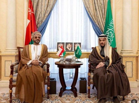 العرب اليوم - الرياض ومسقط تبحثان التطورات الإقليمية ودعم الحلول الدبلوماسية